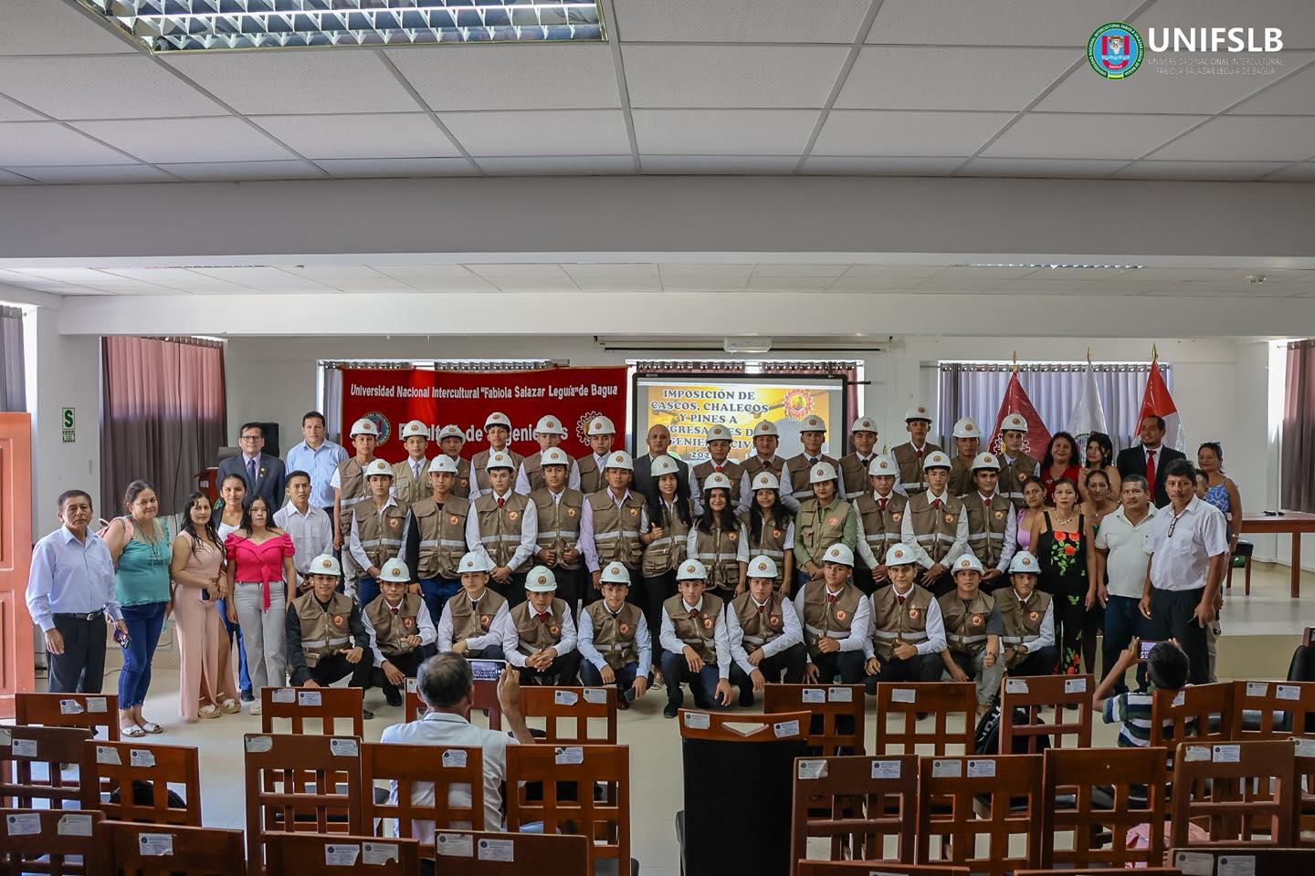 Ceremonia de Imposición de Cascos, Chalecos y Pines – Ingresantes 2025-I Escuela Profesional de Ingeniería Civil – UNIFSLB