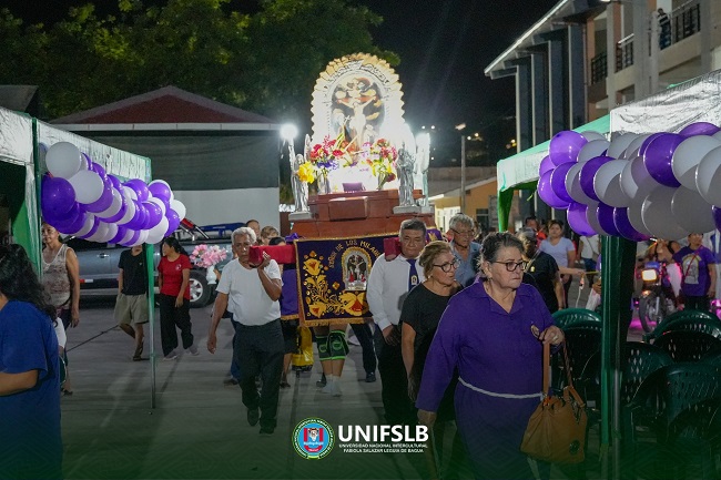 Unidos en la fe: emotivo recibimiento al Señor de los Milagros en la UNIFSLB